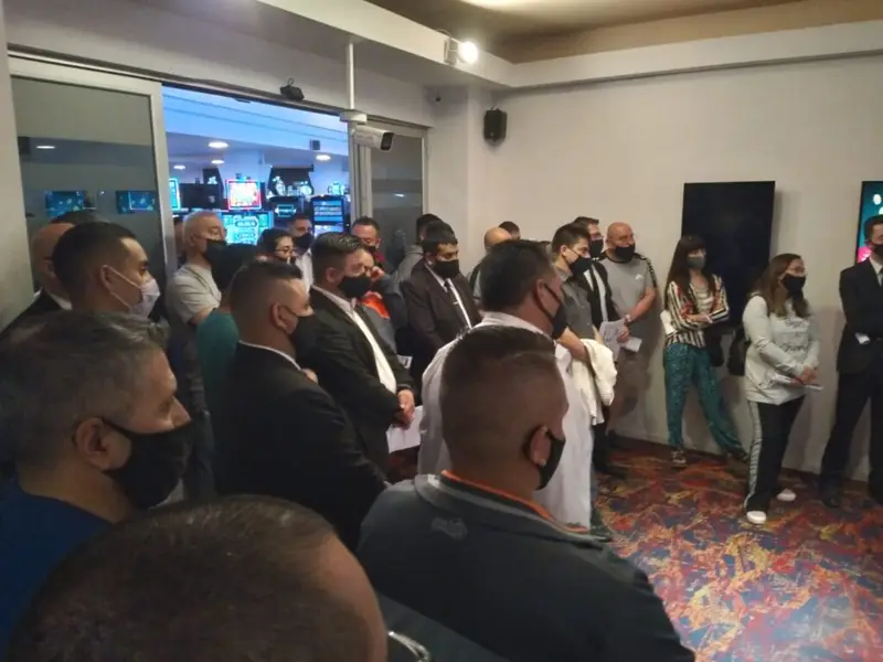 Personal de SECURITYSAT recibiendo indicaciones antes de un operativo